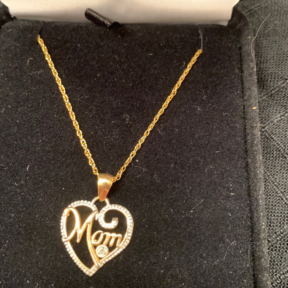 10k Mom Pendant &chain